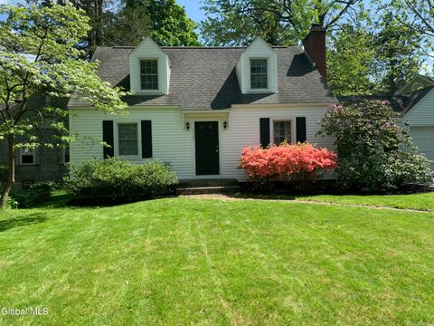 Homes For Sale - 2212 Niskayuna Drive<br/> Schenectady County, Niskayuna, NY 12309