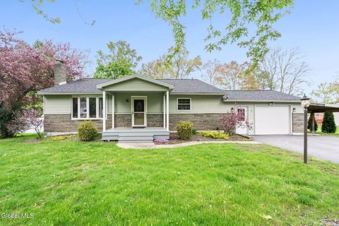 Photo of 16 Ridgewood Lane, Glenville, NY 12302 (MLS # 202617247)
