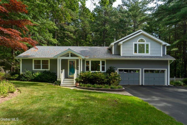11 HALLAK DR, BALLSTON SPA, NY 12020 - Image 8e49fc99adac2e8b7b9eb4cd6011d03c/4293716923