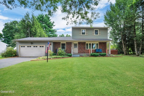 Photo of 15 Walter Drive, Saratoga Springs, NY 12866 (MLS # 202625633)