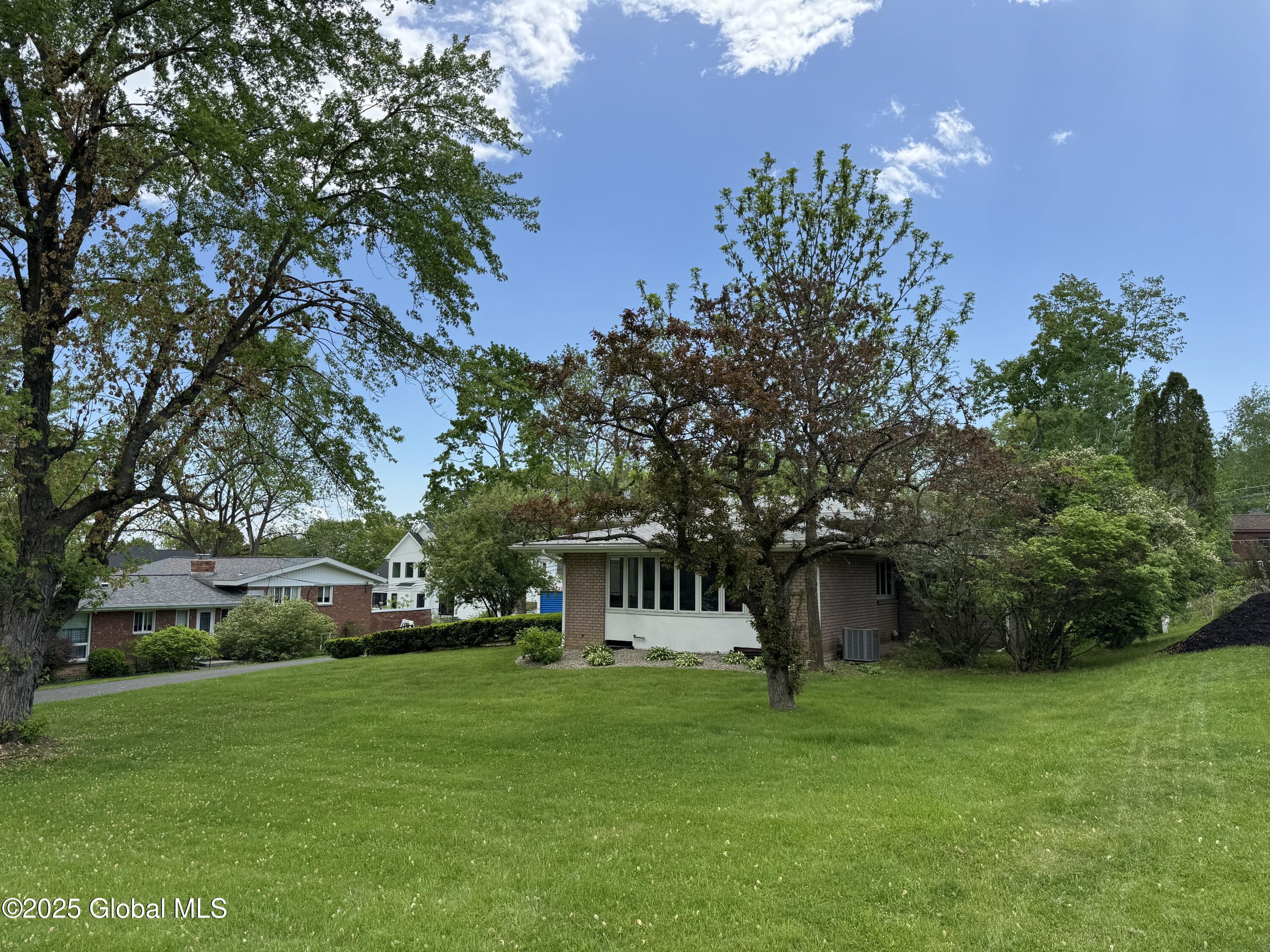 15 Campus View Drive, Loudonville, New York image 33