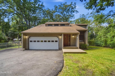 Photo of 20 W Skyview Drive, Cohoes, NY 12047 (MLS # 202626146)