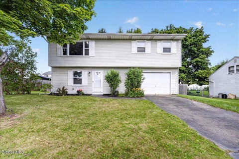 Photo of 9 Long Avenue, Colonie, NY 12110 (MLS # 202622579)