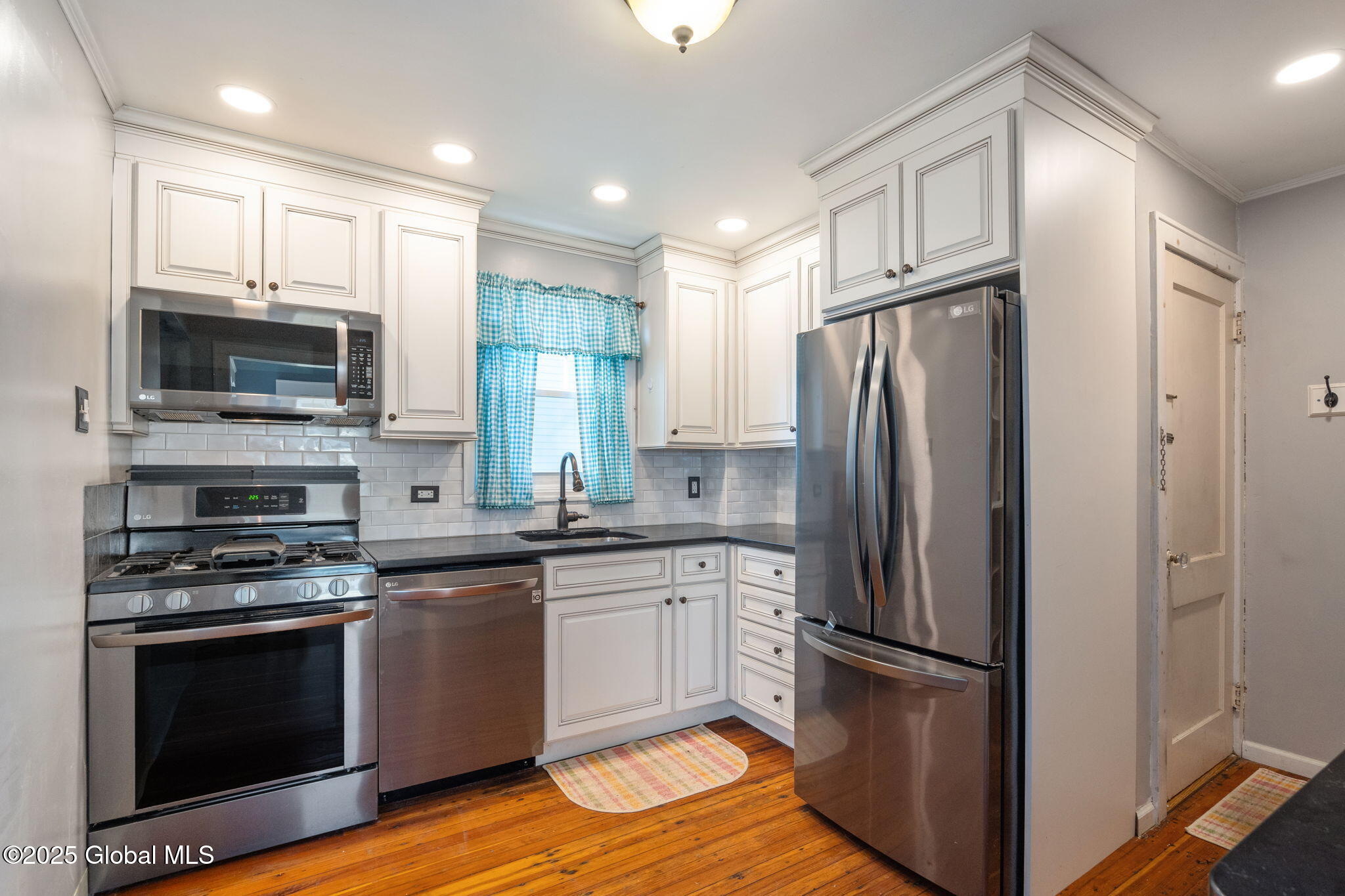 32 Dartmouth Street, Albany, New York image 16