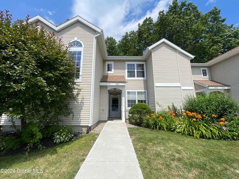Condo For Sale - 5002 Forest Point Drive Dr<br/> Clifton Park, NY 12065