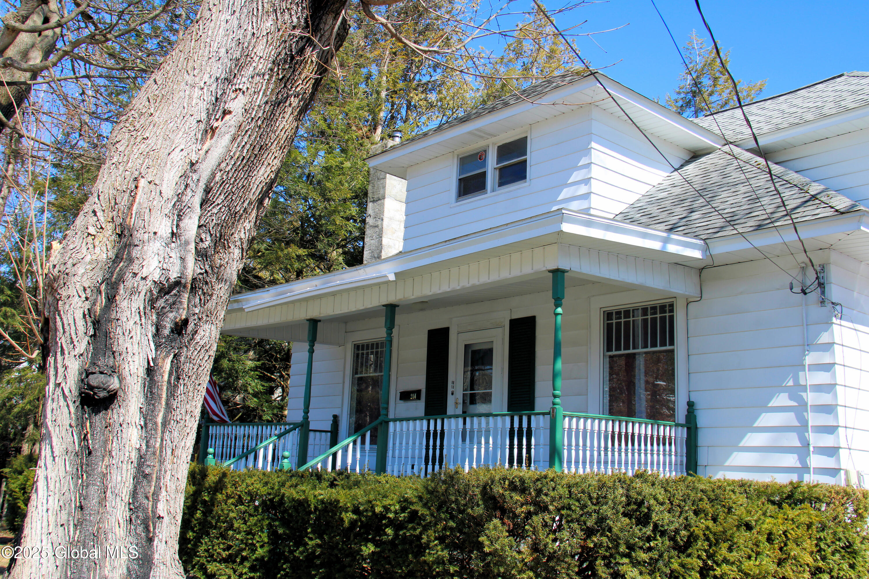 244 Kingsboro Avenue, Gloversville, New York image 2