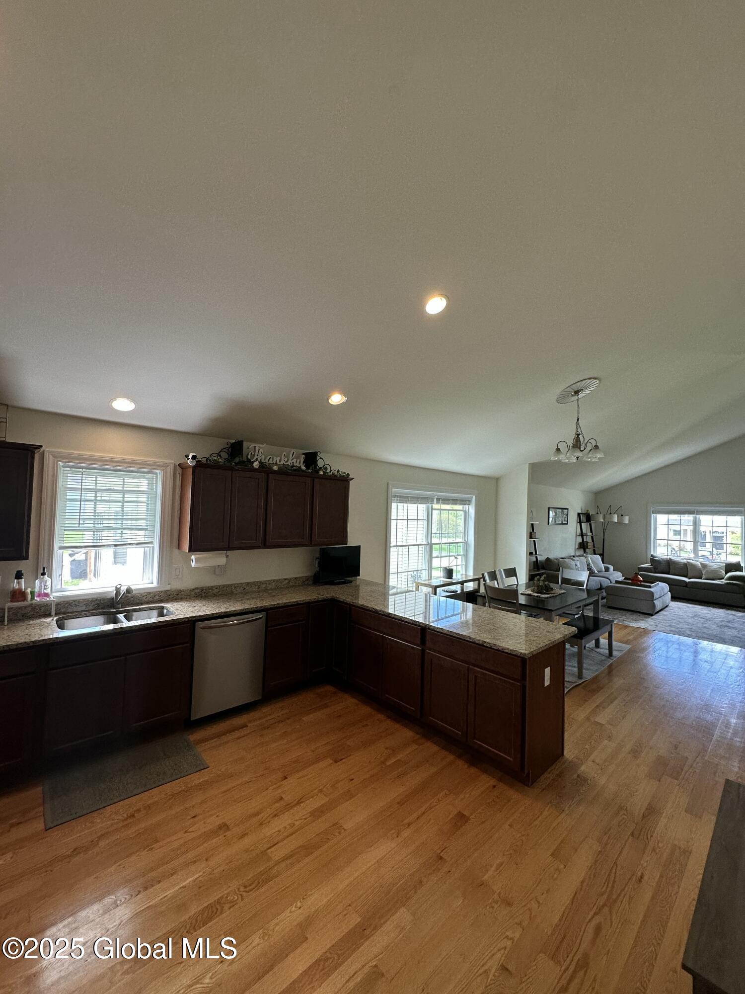 37 Nantucket Street, Cohoes, New York image 4