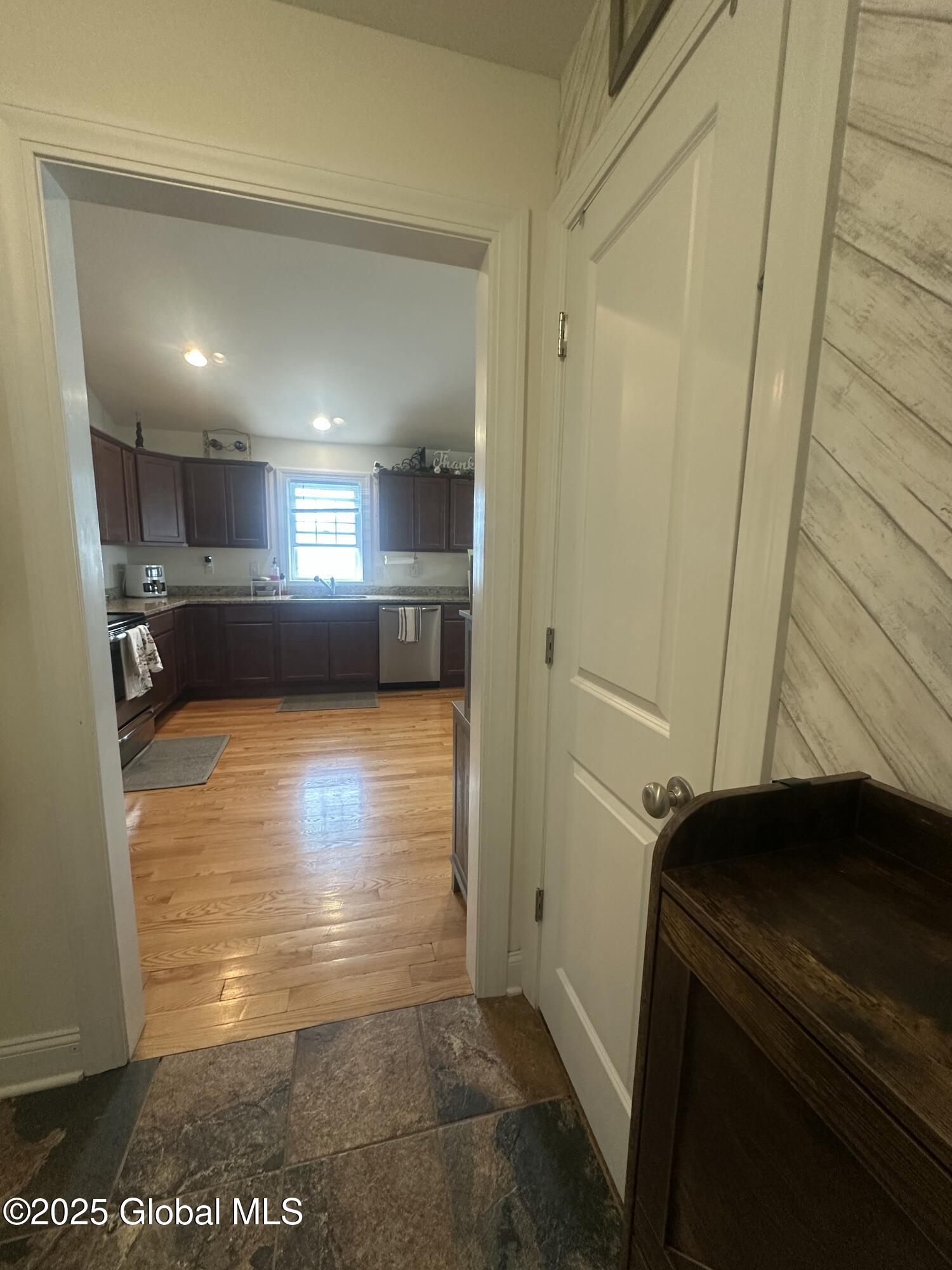 37 Nantucket Street, Cohoes, New York image 18