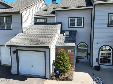 Townhouse For Sale - 4 Beach Court<br/> Saratoga County, Saratoga Springs, NY 12866
