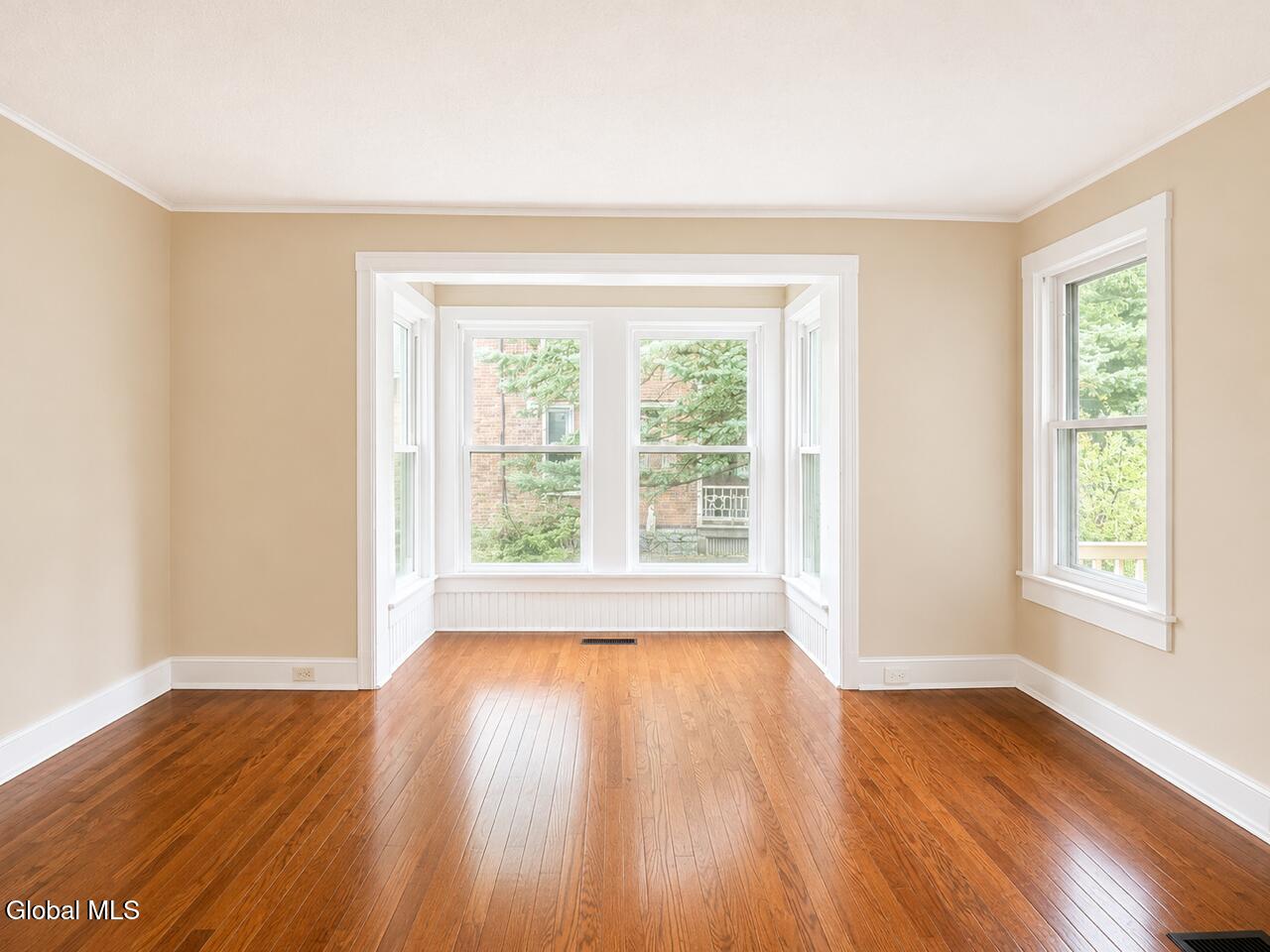 9 Grove Avenue