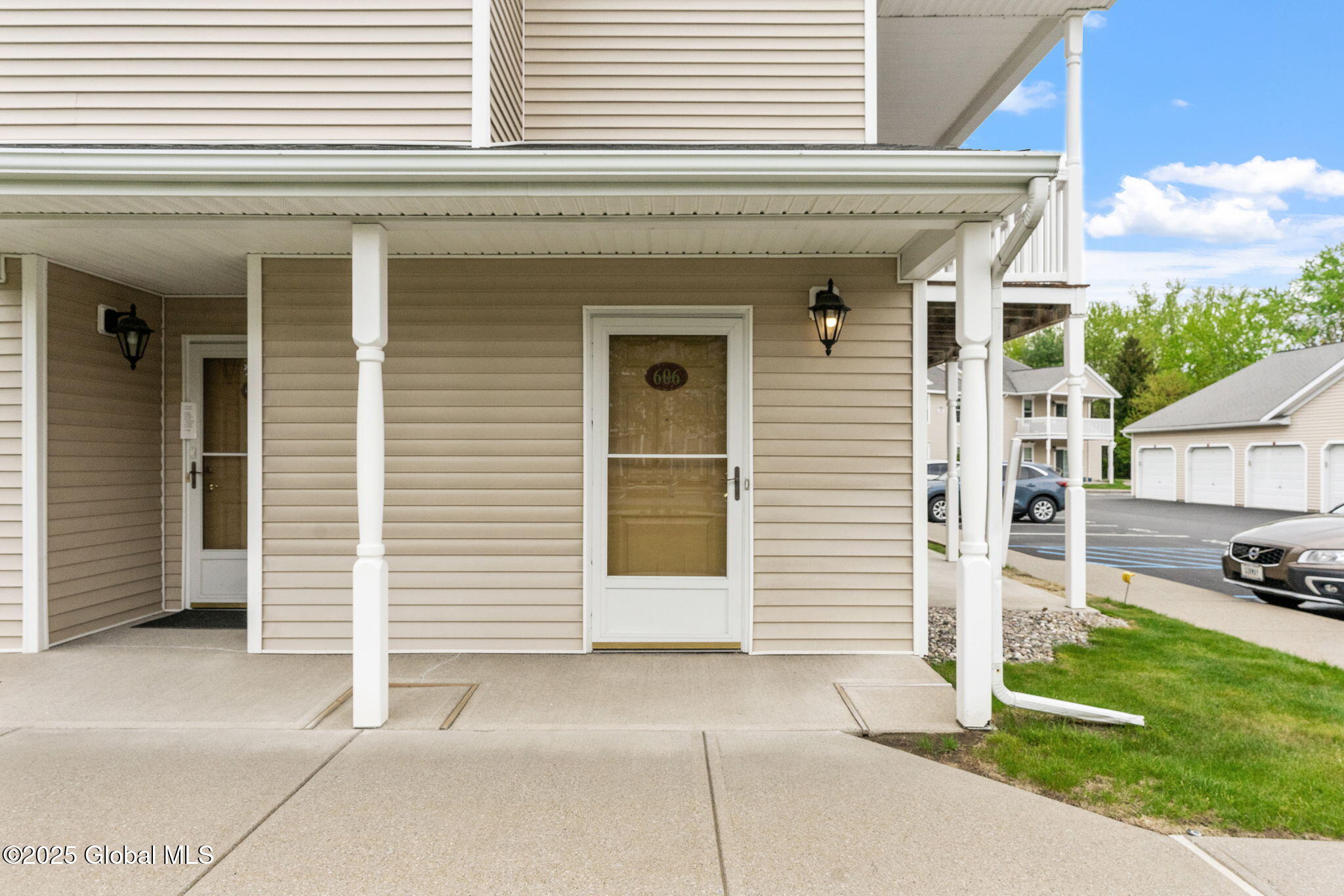 606 Cedar Run, Rensselaer, New York image 3