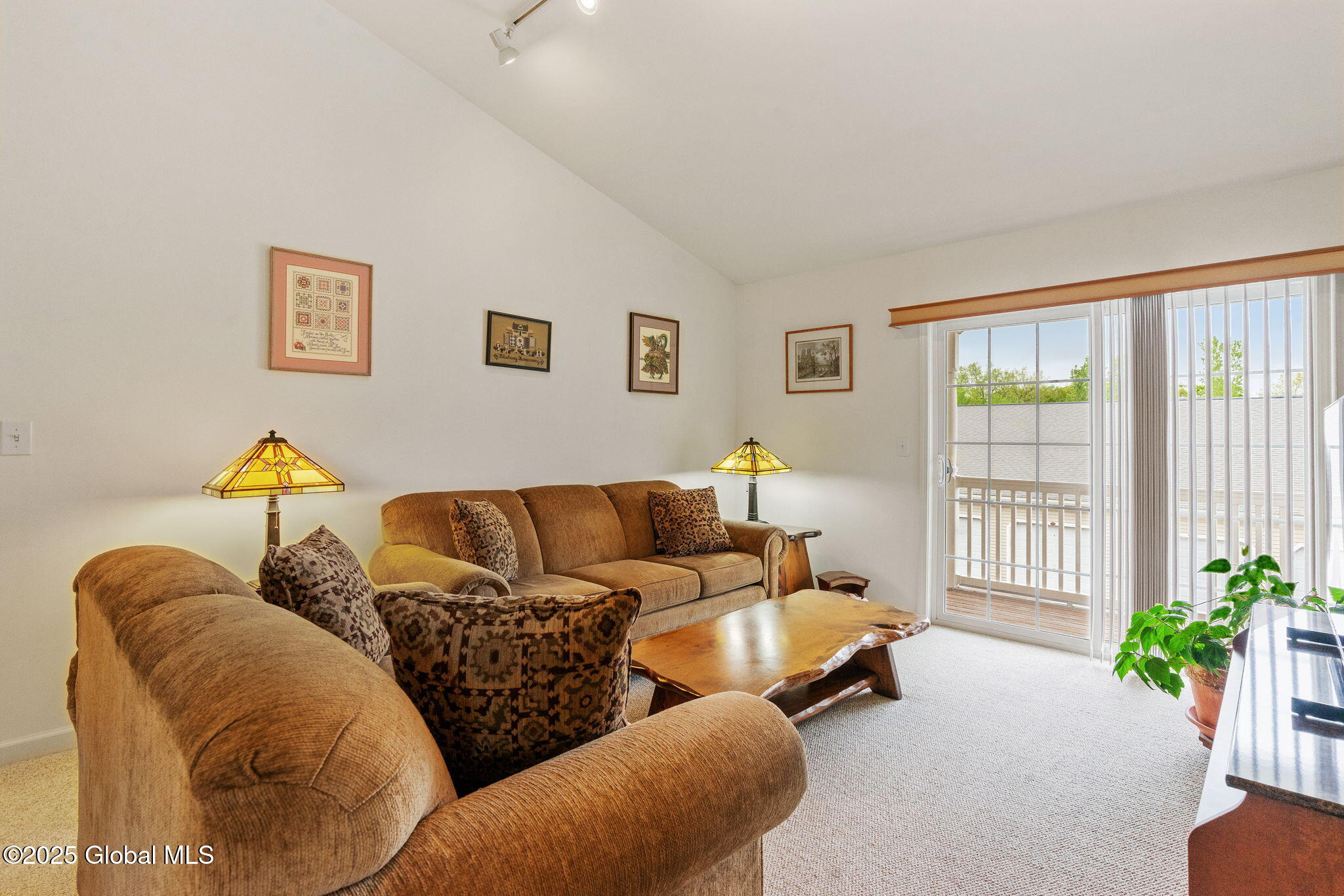 606 Cedar Run, Rensselaer, New York image 12