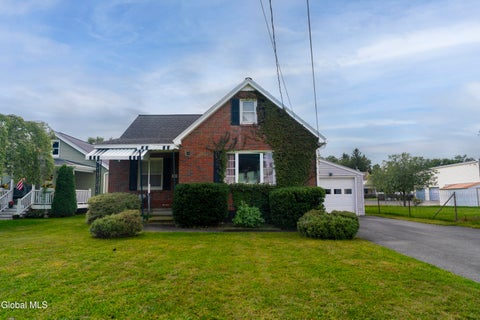 Photo of 319 Princetown Road, Schenectady, NY 12306 (MLS # 202626420)