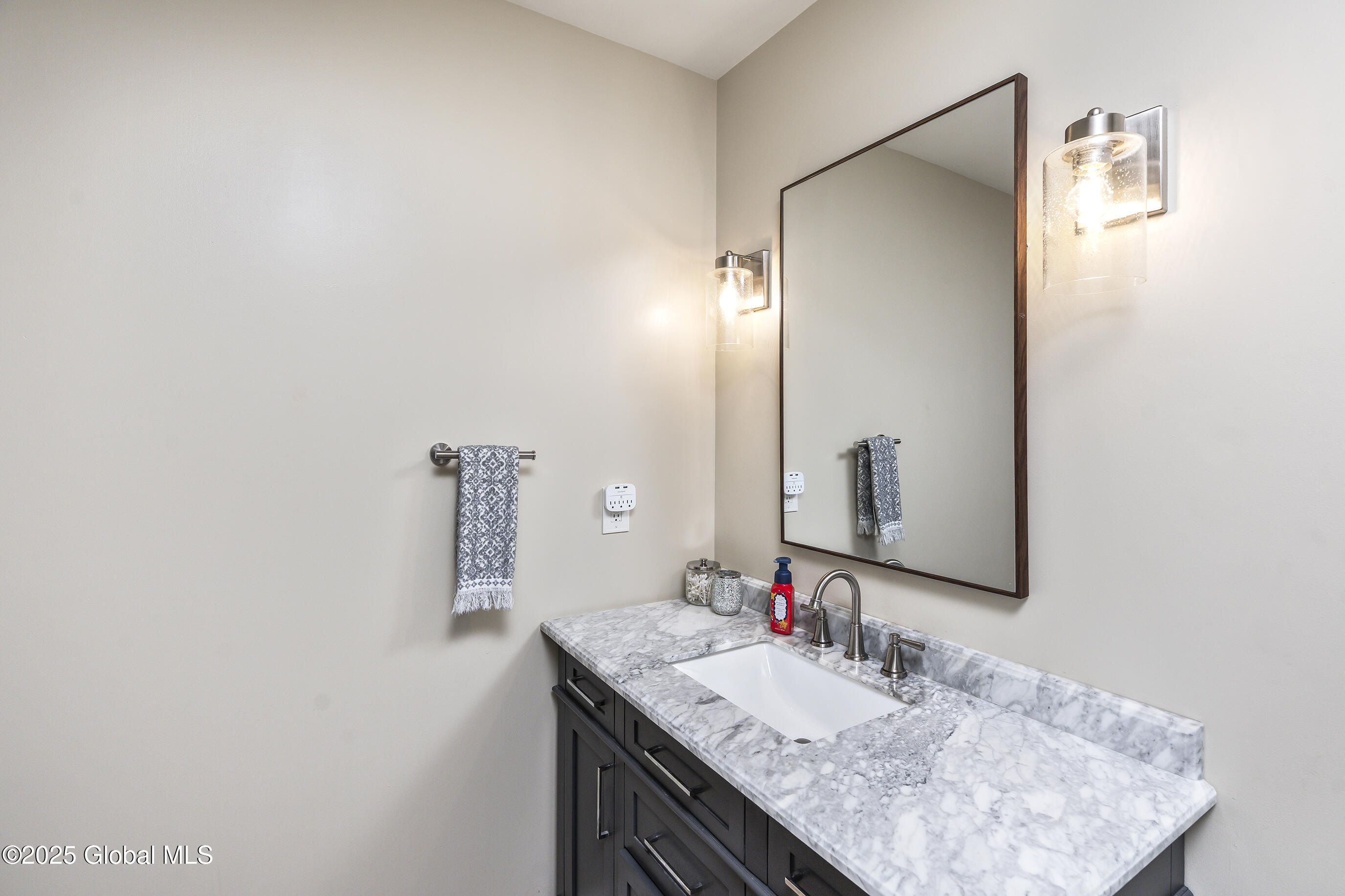 10 Bedford Drive, Latham, New York image 36