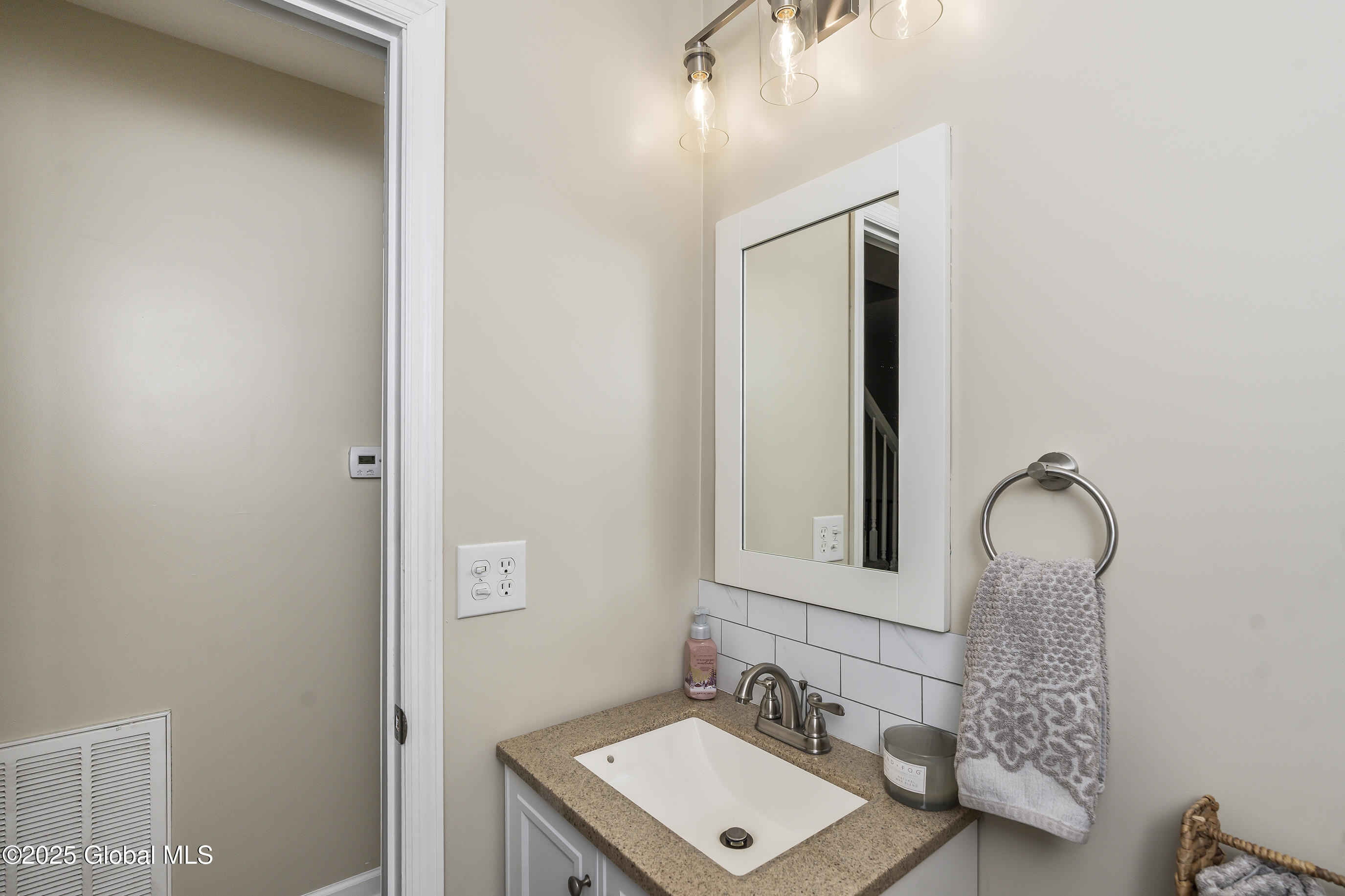 10 Bedford Drive, Latham, New York image 23