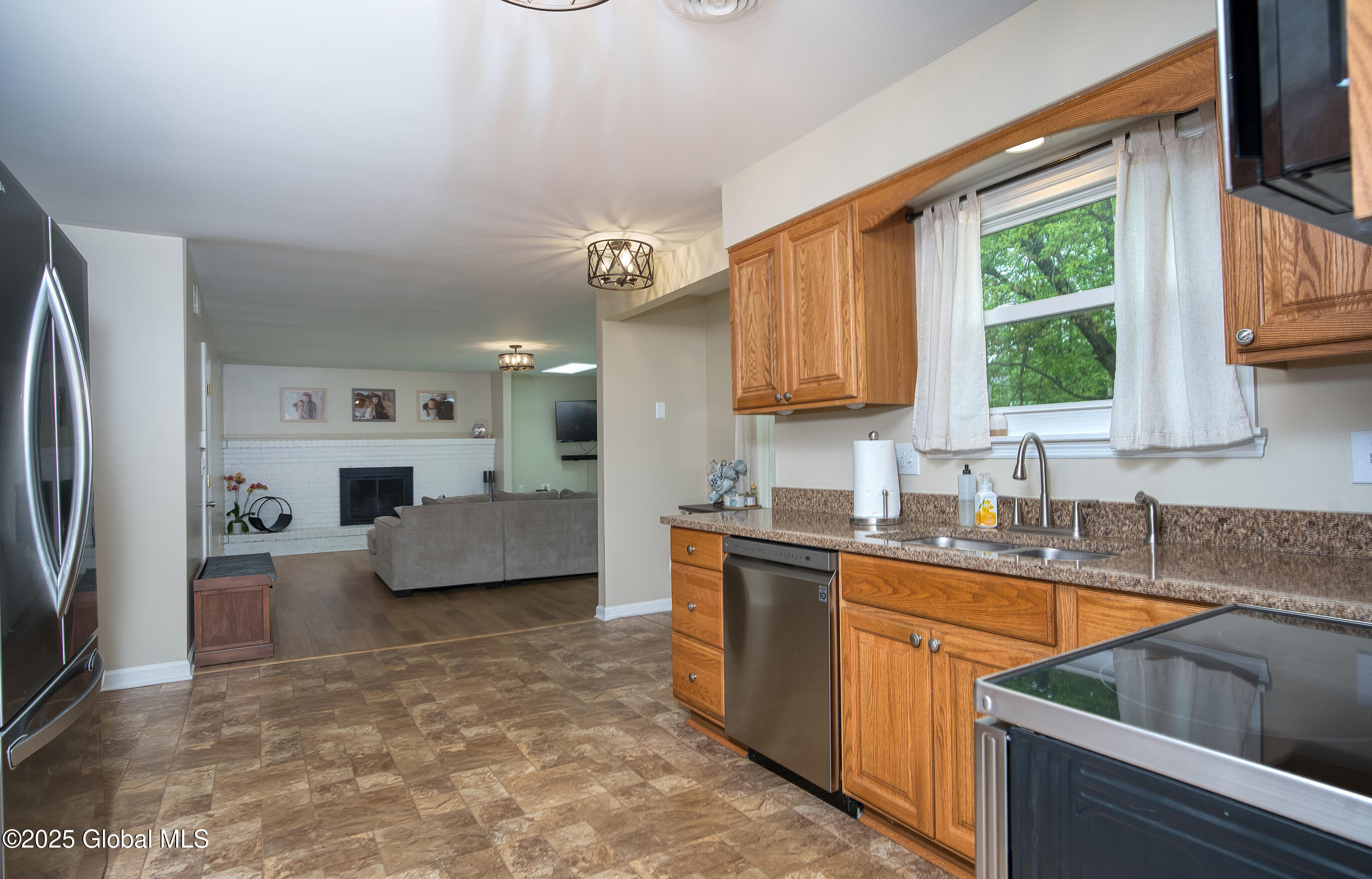 10 Bedford Drive, Latham, New York image 22