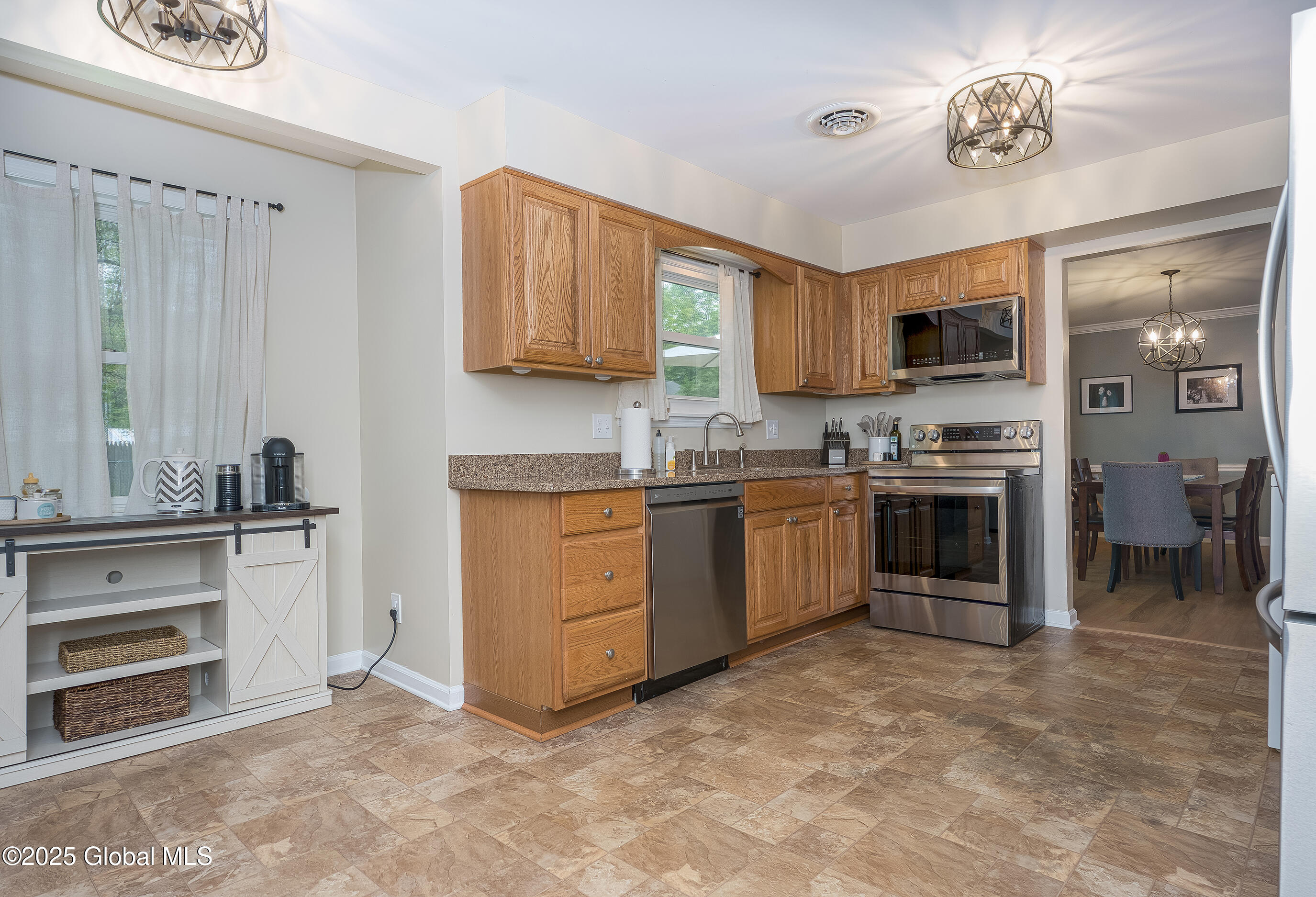 10 Bedford Drive, Latham, New York image 21