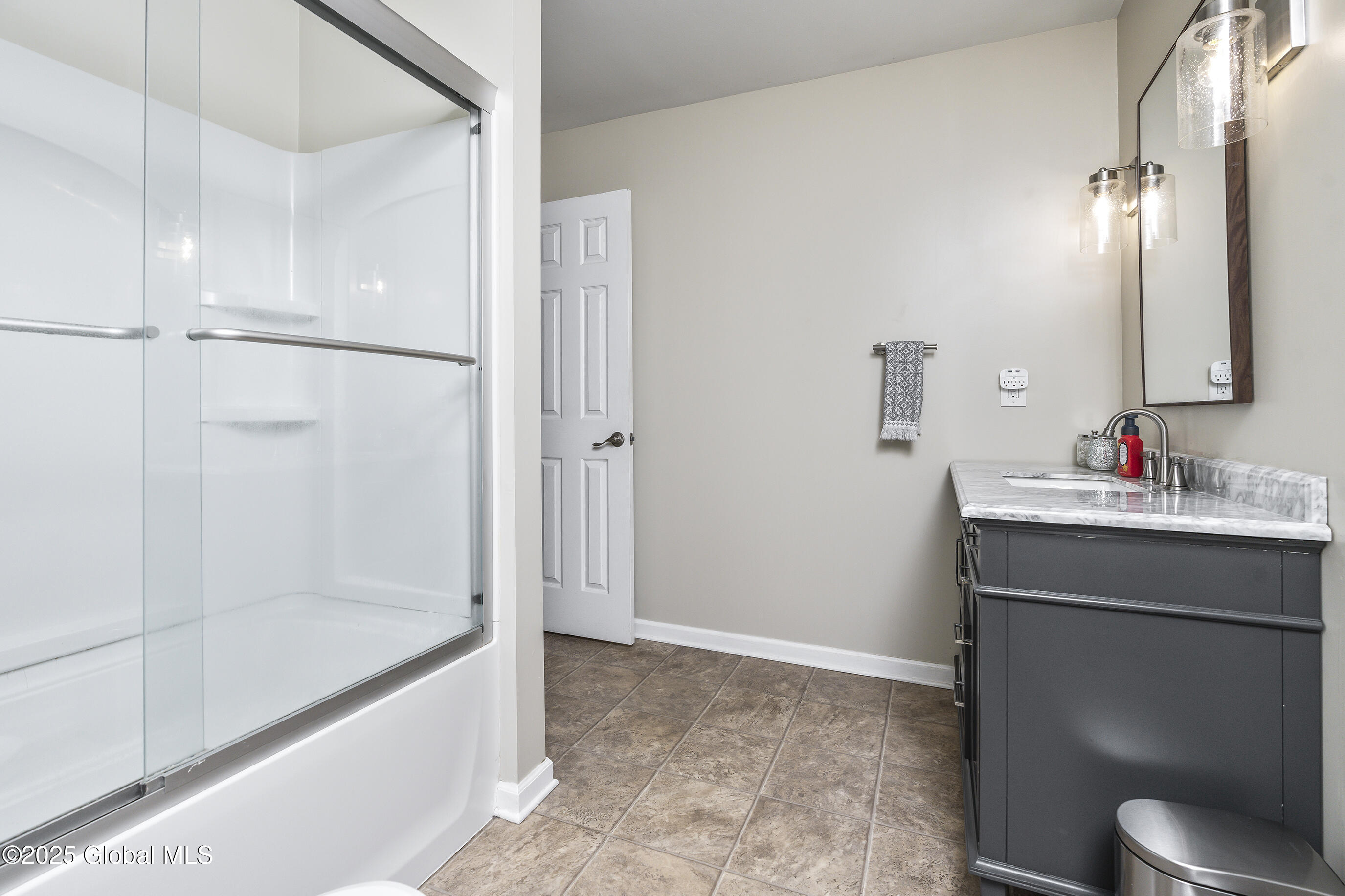 10 Bedford Drive, Latham, New York image 35