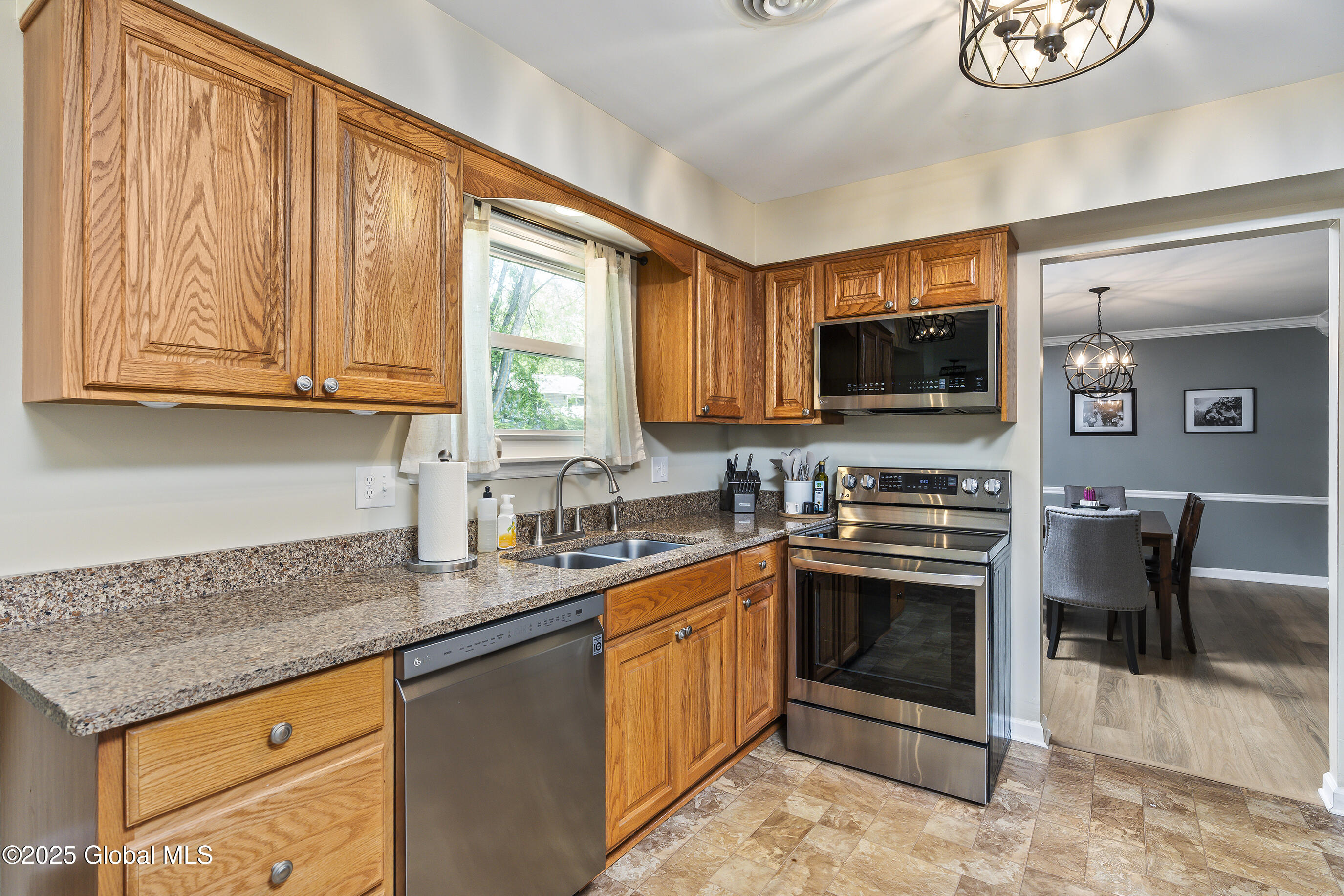 10 Bedford Drive, Latham, New York image 19