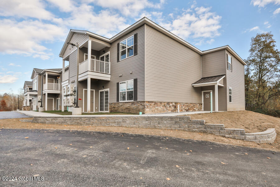 30 Pine Lane