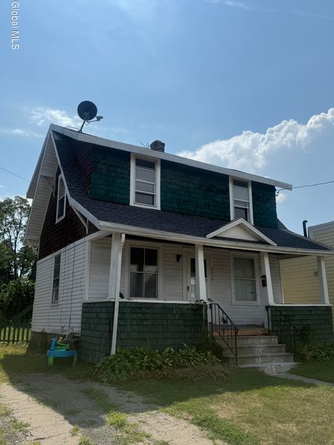 Photo of 2228 Guilderland Avenue, Schenectady, NY 12306 (MLS # 202524052)