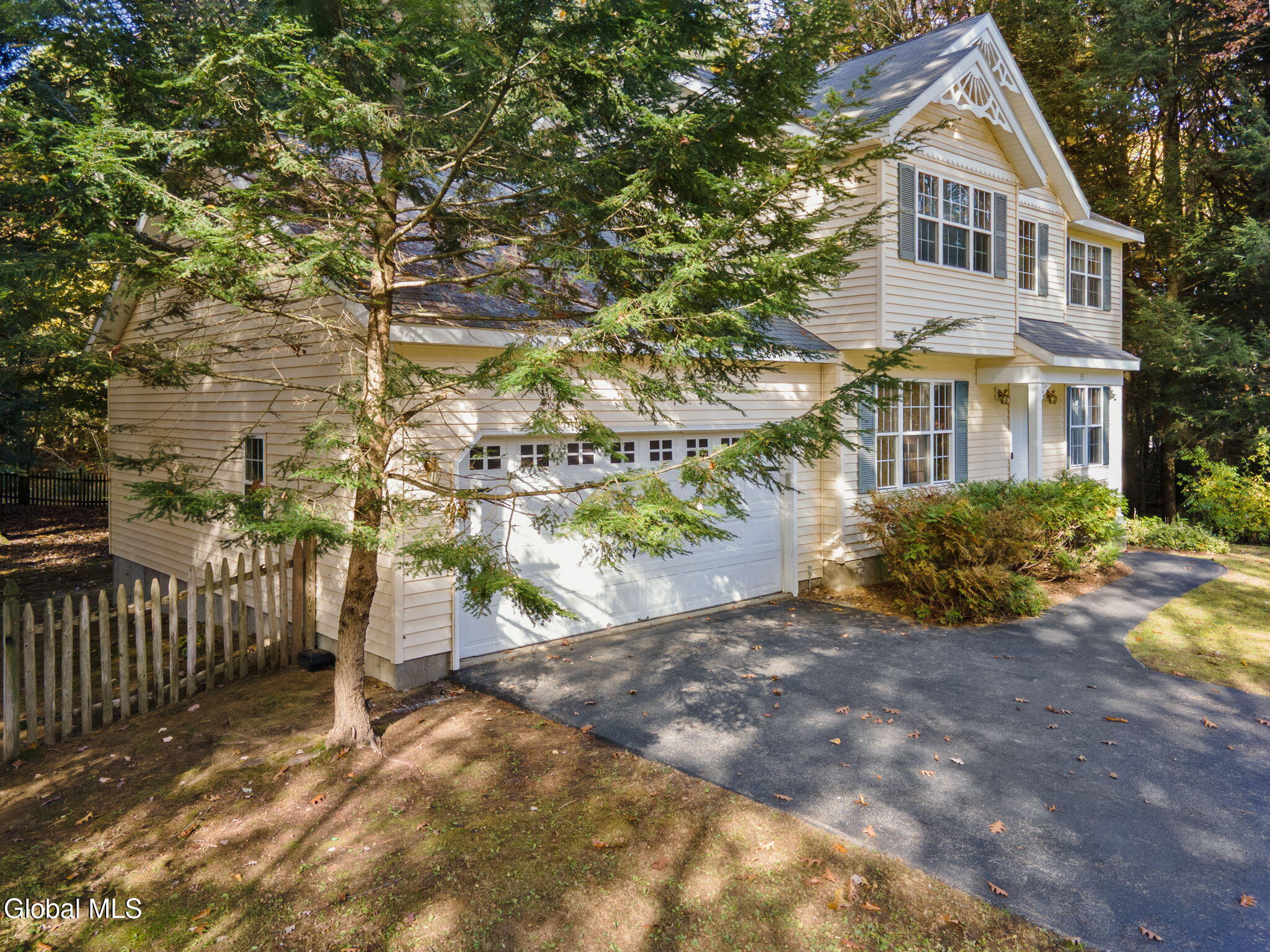 35 Whirlaway Boulevard