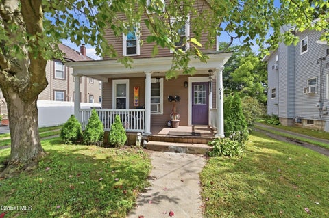 Photo of 941 Cleveland Avenue, Schenectady, NY 12306 (MLS # 202626561)