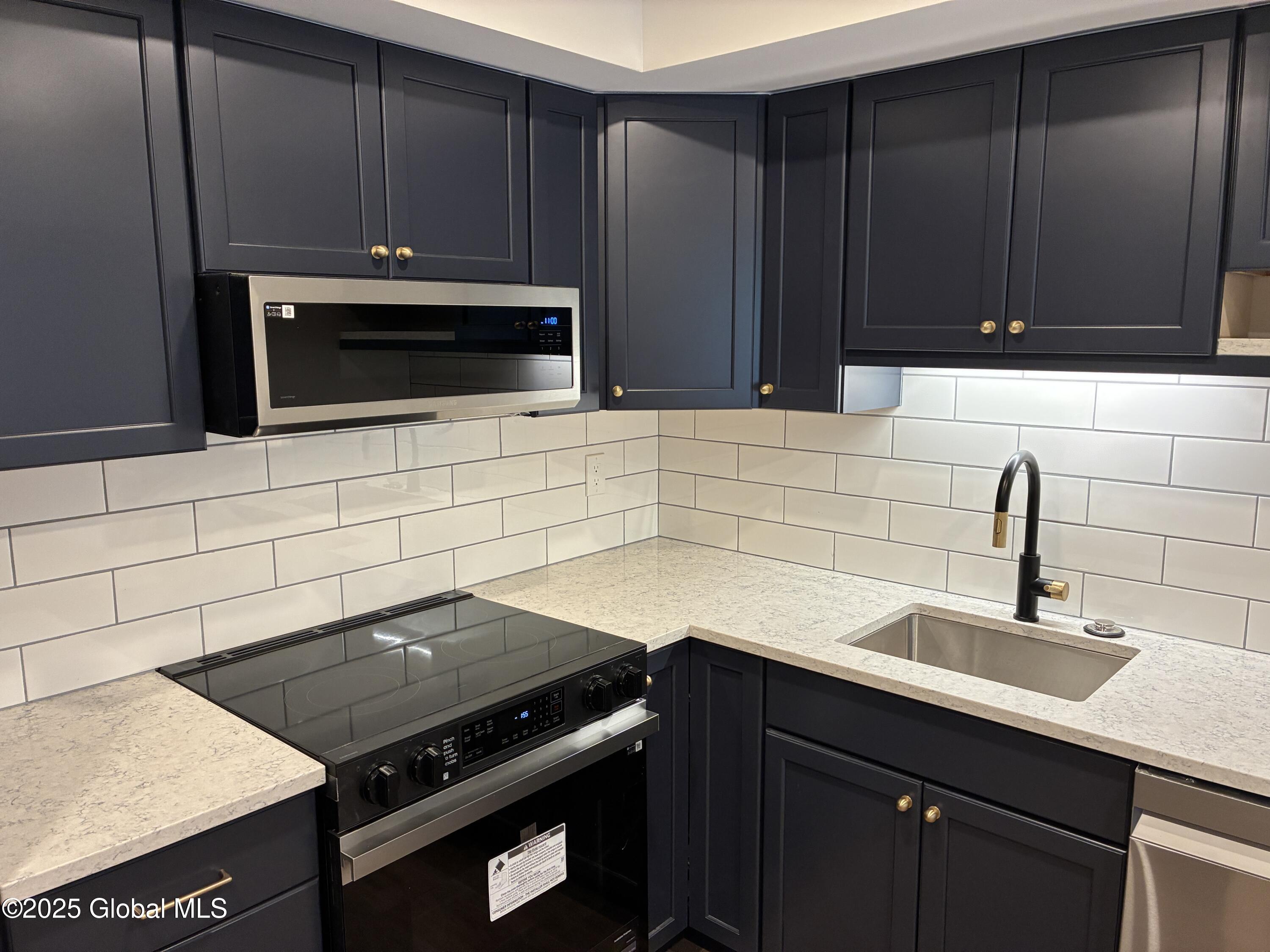 523 Townwood Drive, Albany, New York image 3