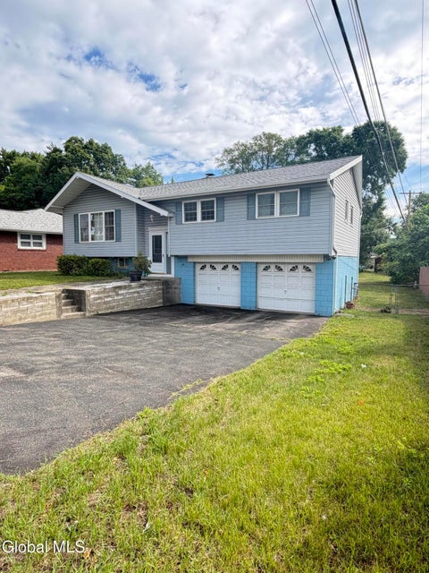 Homes For Sale - 4 Nicholas Drive<br/> Albany County, Albany, NY 12205