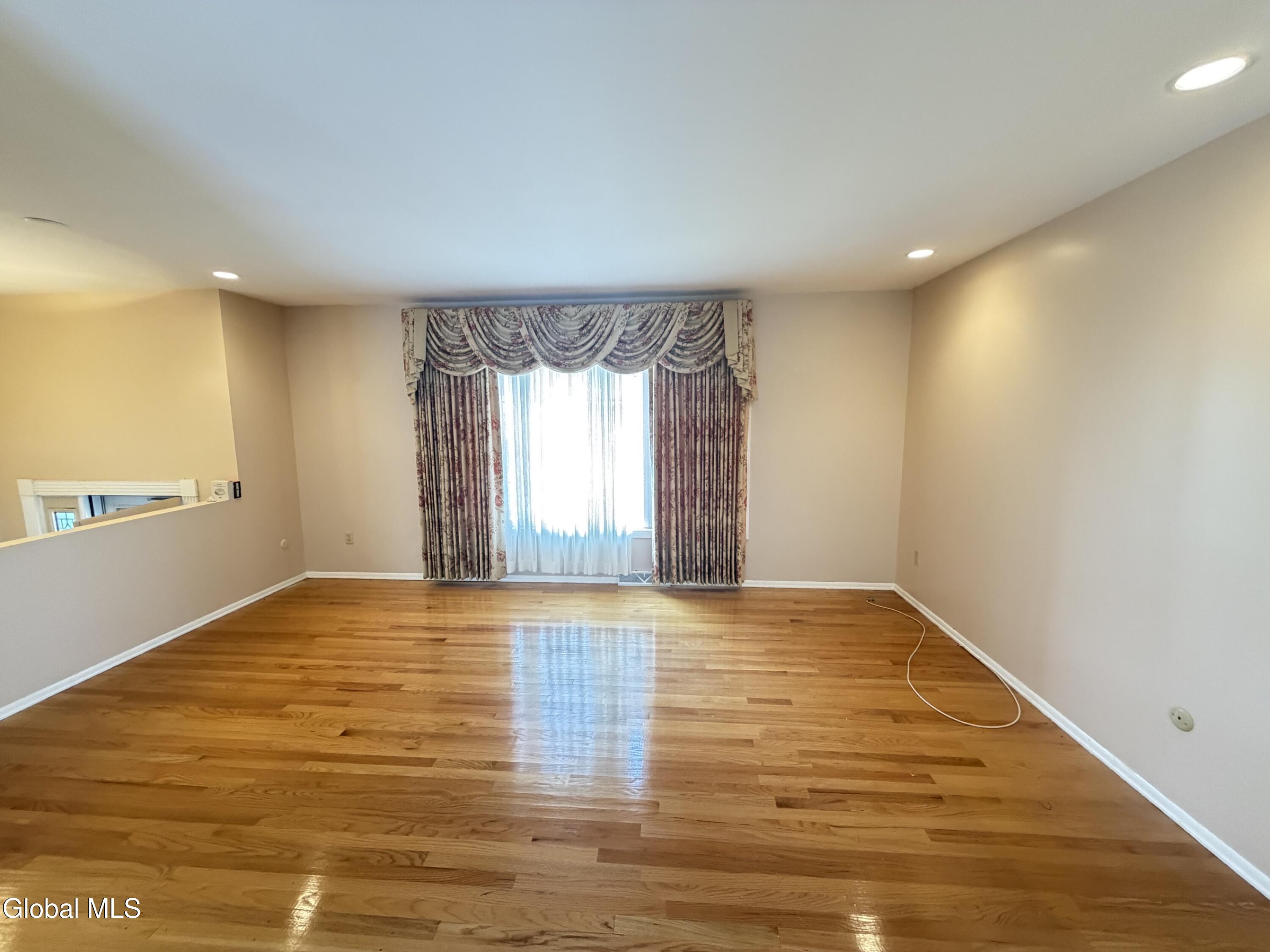4 Nicholas Drive