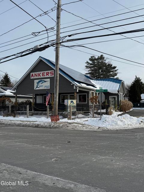 Photo of 420 Altamont Avenue, Schenectady, NY 12303 (MLS # 202530791)