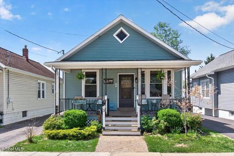 Photo of 5 Cromer Avenue, Schenectady, NY 12304 (MLS # 202617230)