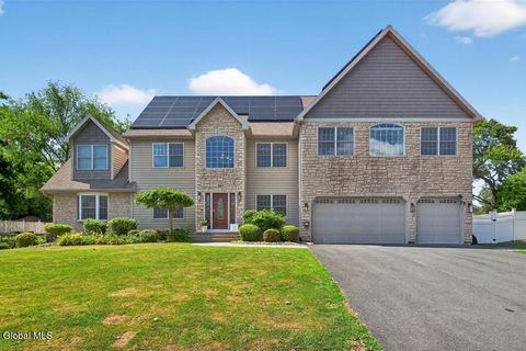 Photo of 10 Kimberly Street, Colonie, NY 12205 (MLS # 202520655)