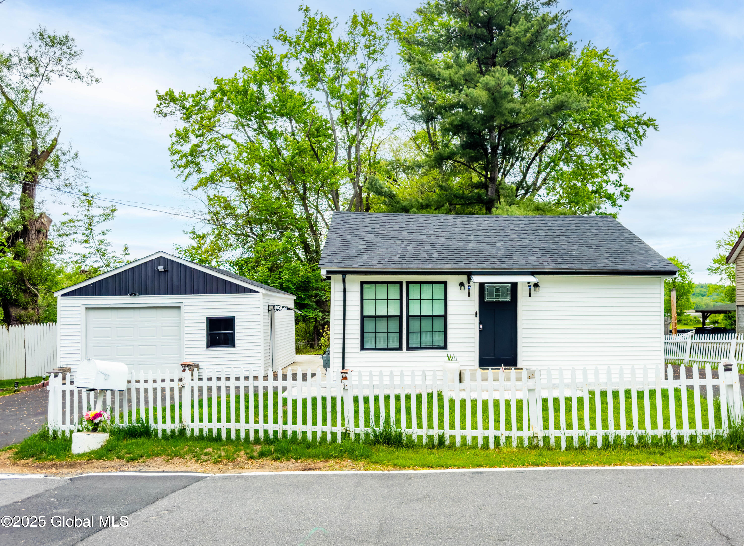 15 Schaffer Drive, Cohoes, New York image 2