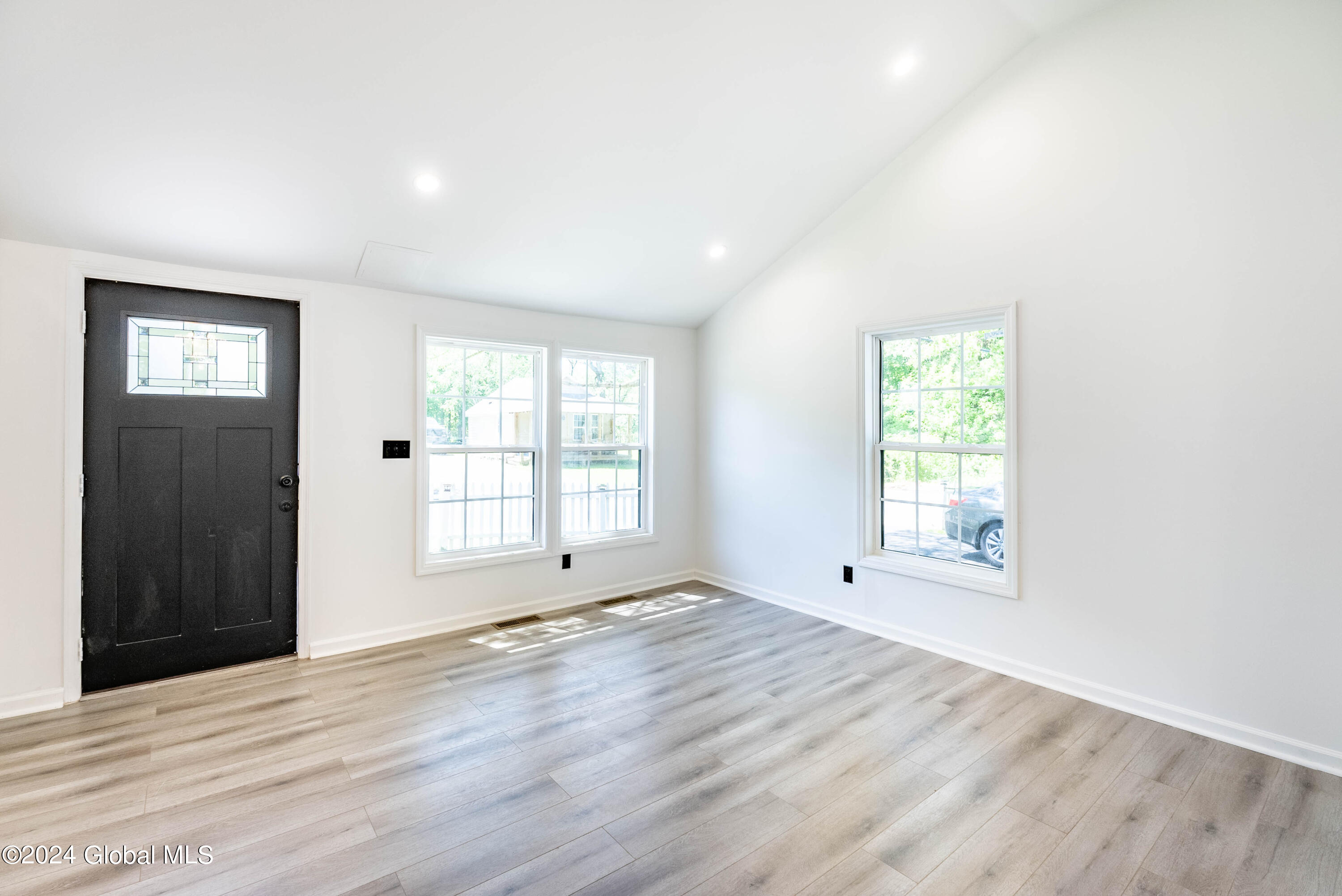 15 Schaffer Drive, Cohoes, New York image 9