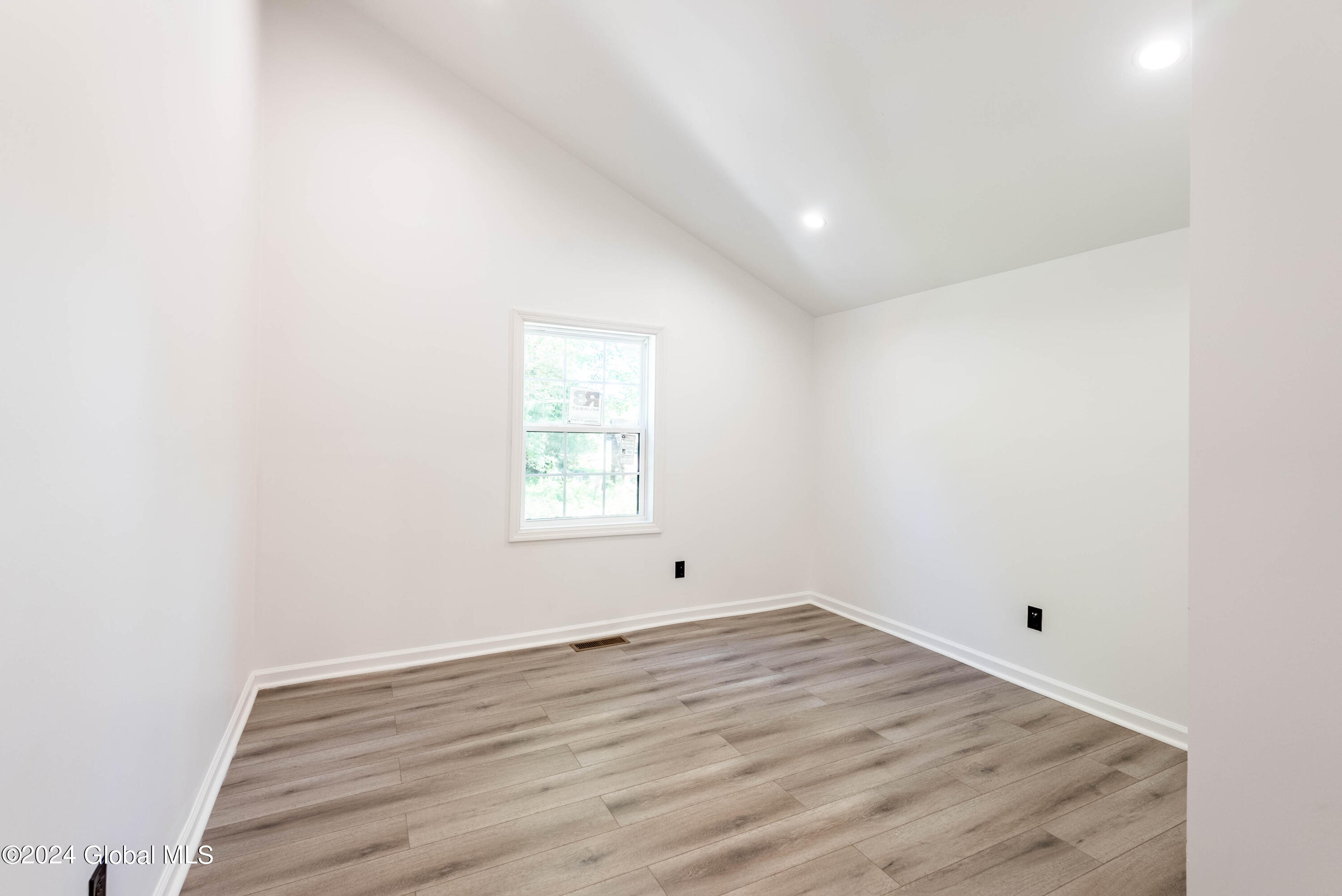 15 Schaffer Drive, Cohoes, New York image 14