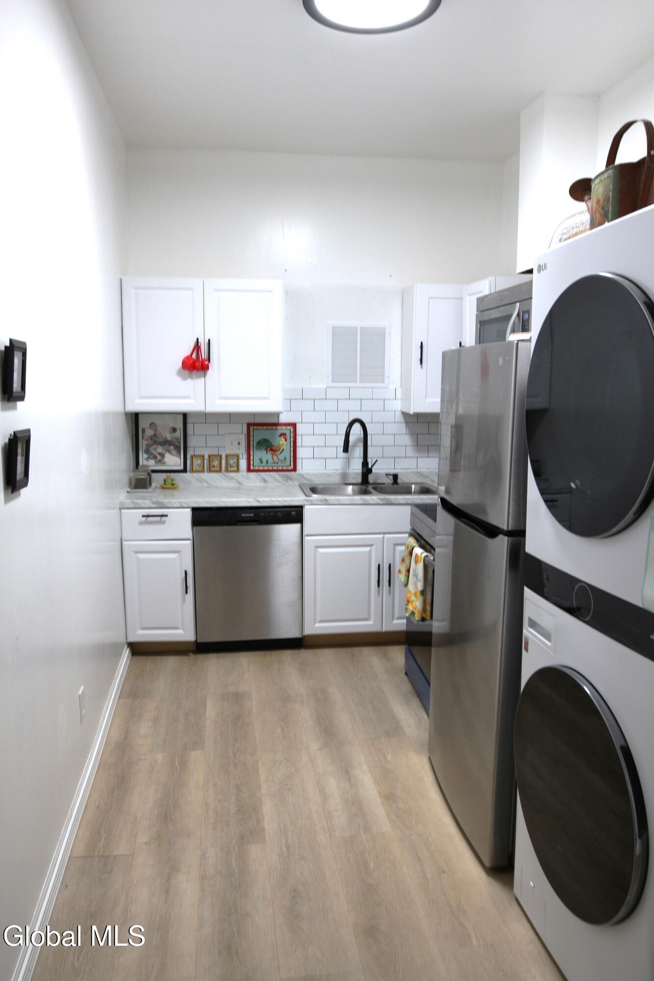 Albany, New York 12202, United States, 2 Bedrooms Bedrooms, ,1 BathroomBathrooms,Residential,Active,214017