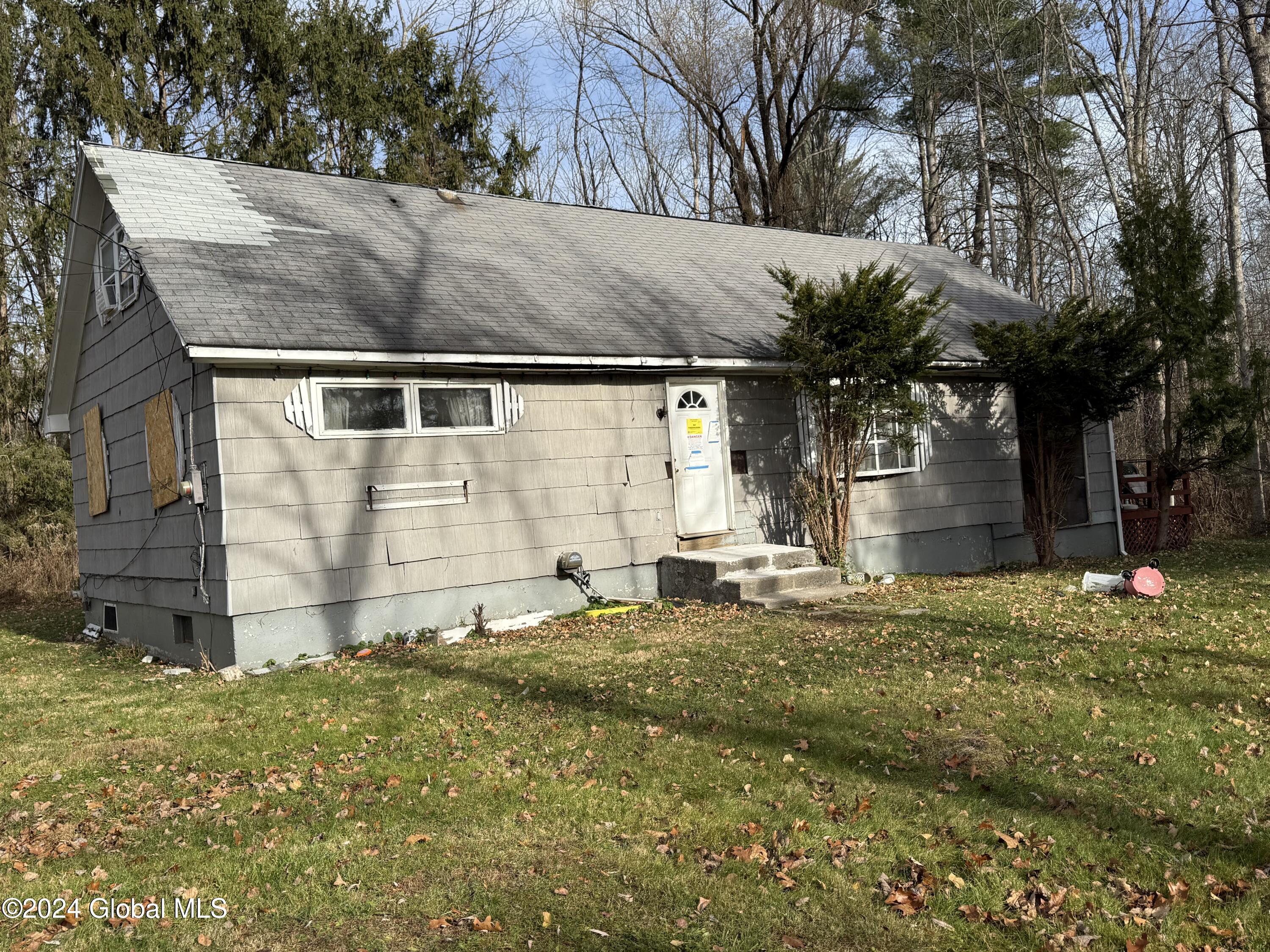 94 Nelson Ave Ext Ext, Saratoga Springs, New York image 2