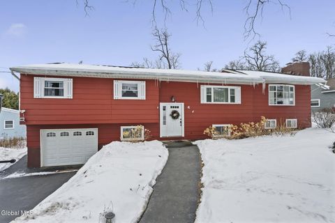 Homes For Sale - 4 Dahlem Boulevard<br/> Colonie, NY 12309