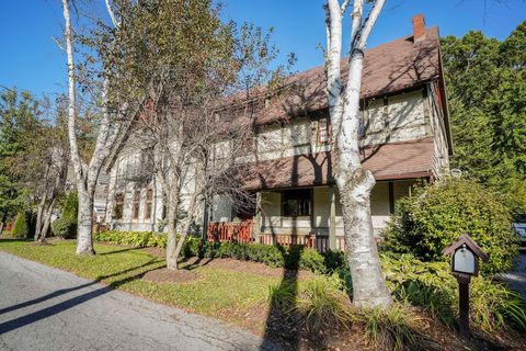 Photo of 10 Carriage House Lane, Saratoga Springs, NY 12866 (MLS # 202528165)