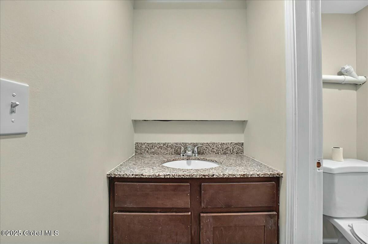 8 Forest Avenue, Cohoes, New York image 31