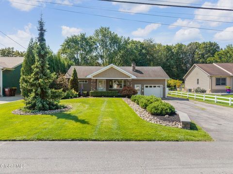 Photo of 6 Brentwood Lane, Schenectady, NY 12306 (MLS # 202525687)