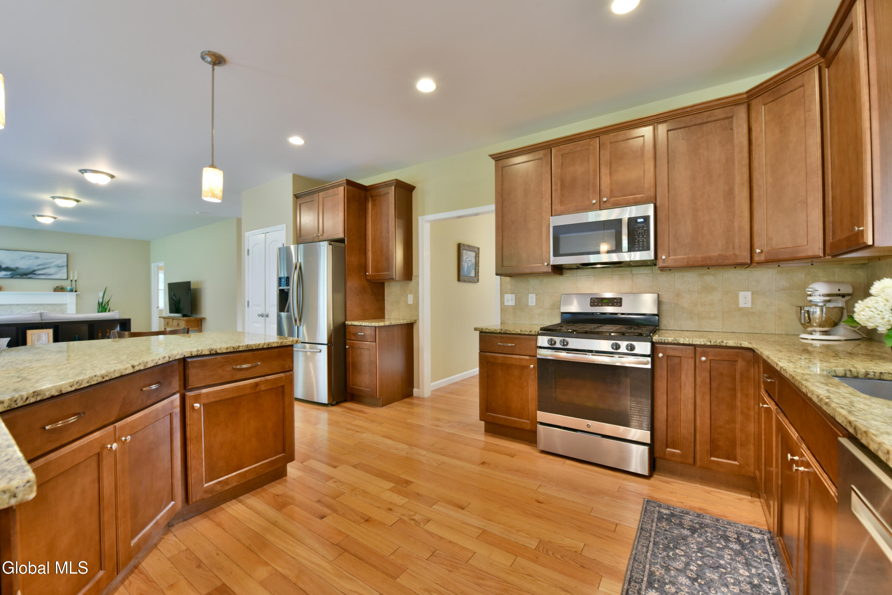 Ballston Spa, New York 12020, United States, 4 Bedrooms Bedrooms, ,4 BathroomsBathrooms,Residential,Active,187116