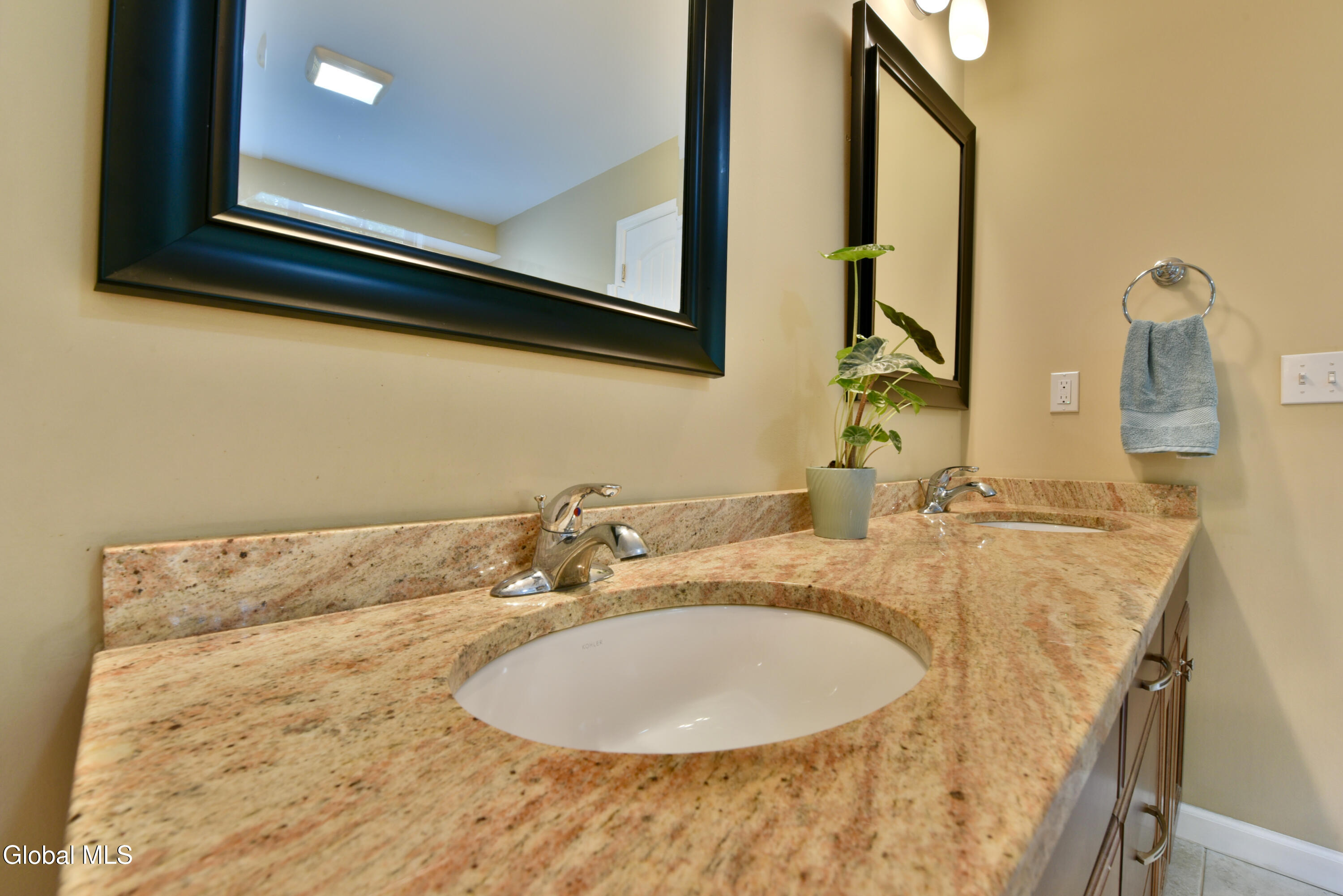 Ballston Spa, New York 12020, United States, 4 Bedrooms Bedrooms, ,4 BathroomsBathrooms,Residential,Active,187116