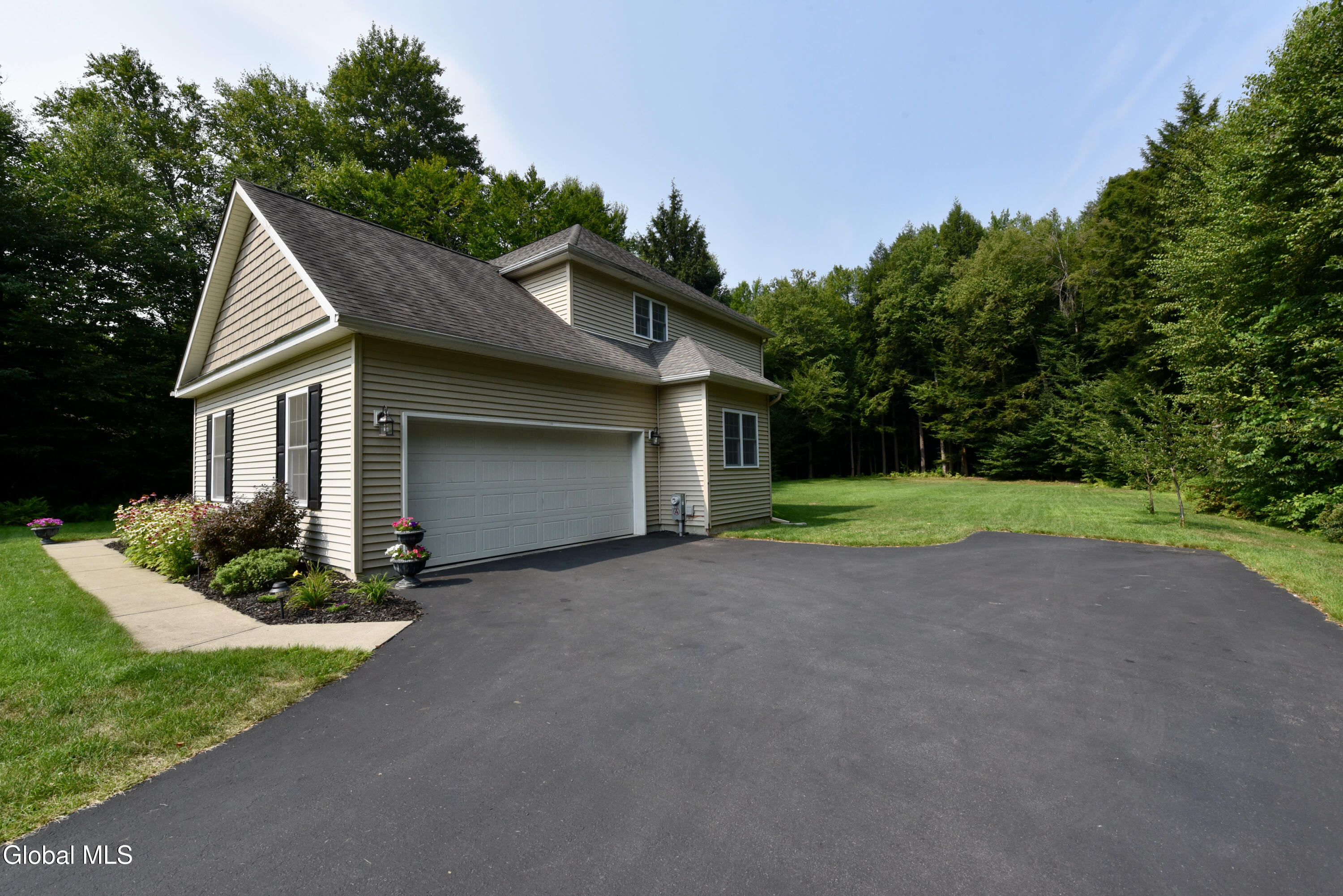 Ballston Spa, New York 12020, United States, 4 Bedrooms Bedrooms, ,4 BathroomsBathrooms,Residential,Active,187116