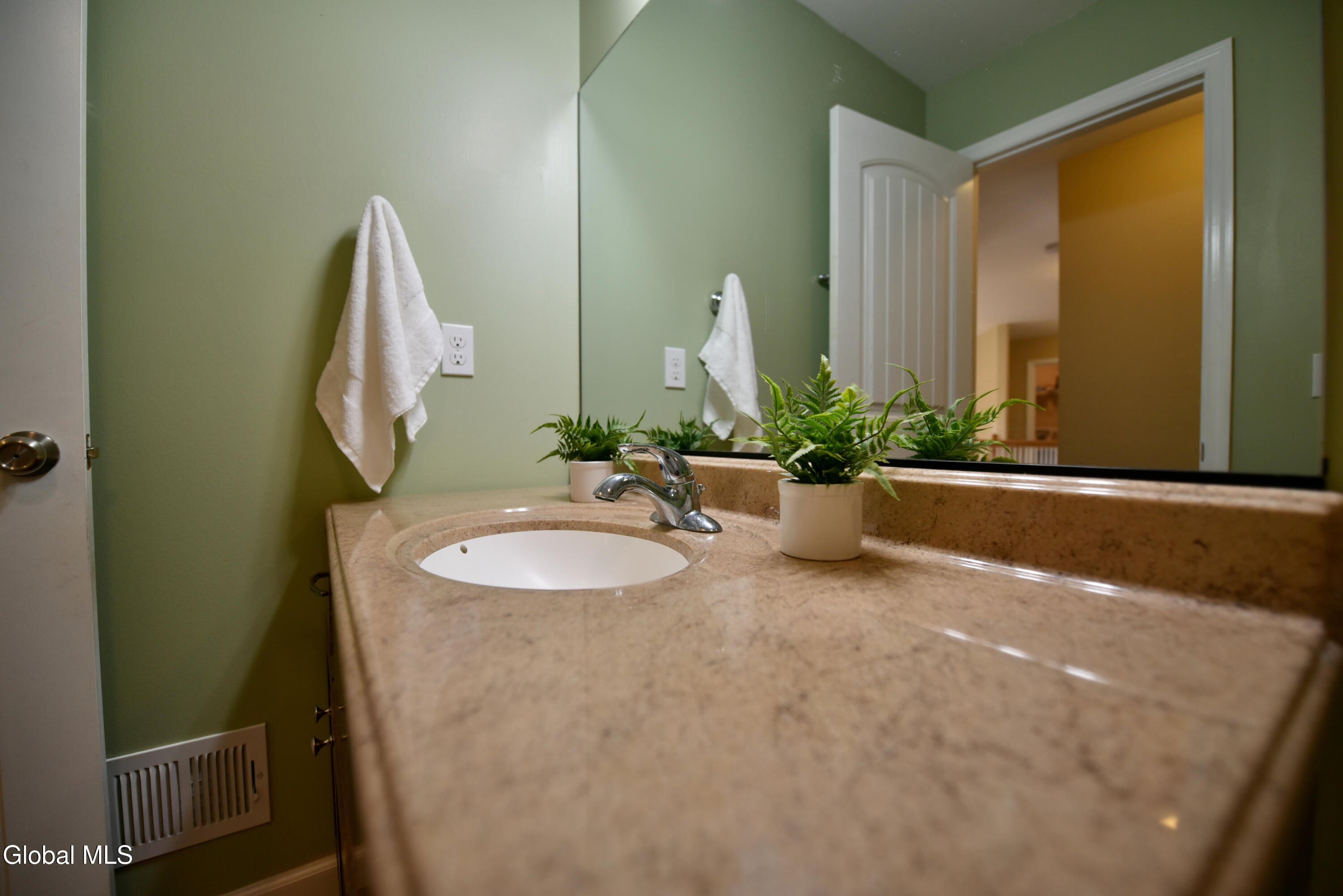 Ballston Spa, New York 12020, United States, 4 Bedrooms Bedrooms, ,4 BathroomsBathrooms,Residential,Active,187116