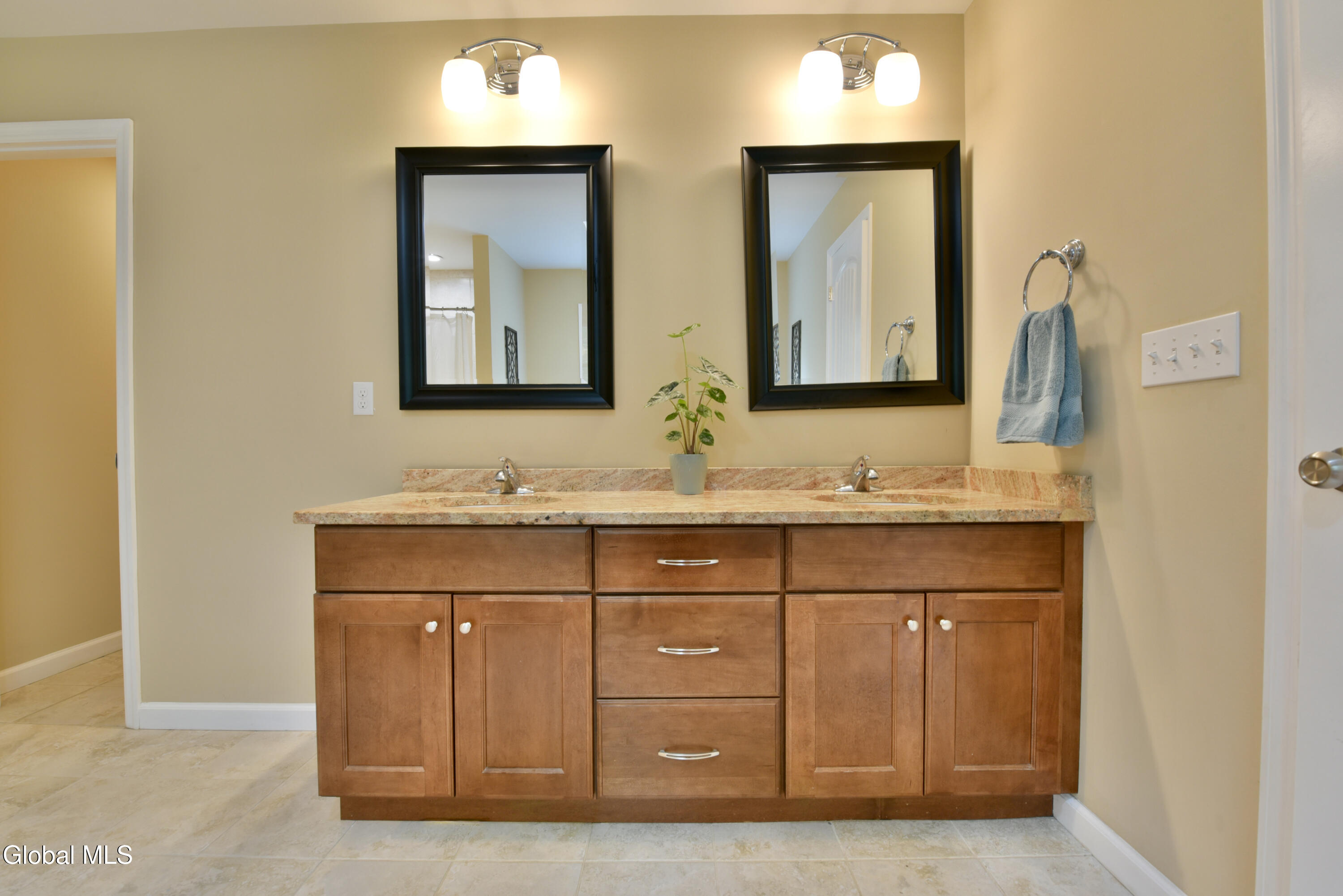 Ballston Spa, New York 12020, United States, 4 Bedrooms Bedrooms, ,4 BathroomsBathrooms,Residential,Active,187116