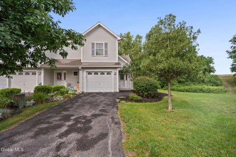 Photo of 40 Cobblestone Court, Schenectady, NY 12306 (MLS # 202625679)