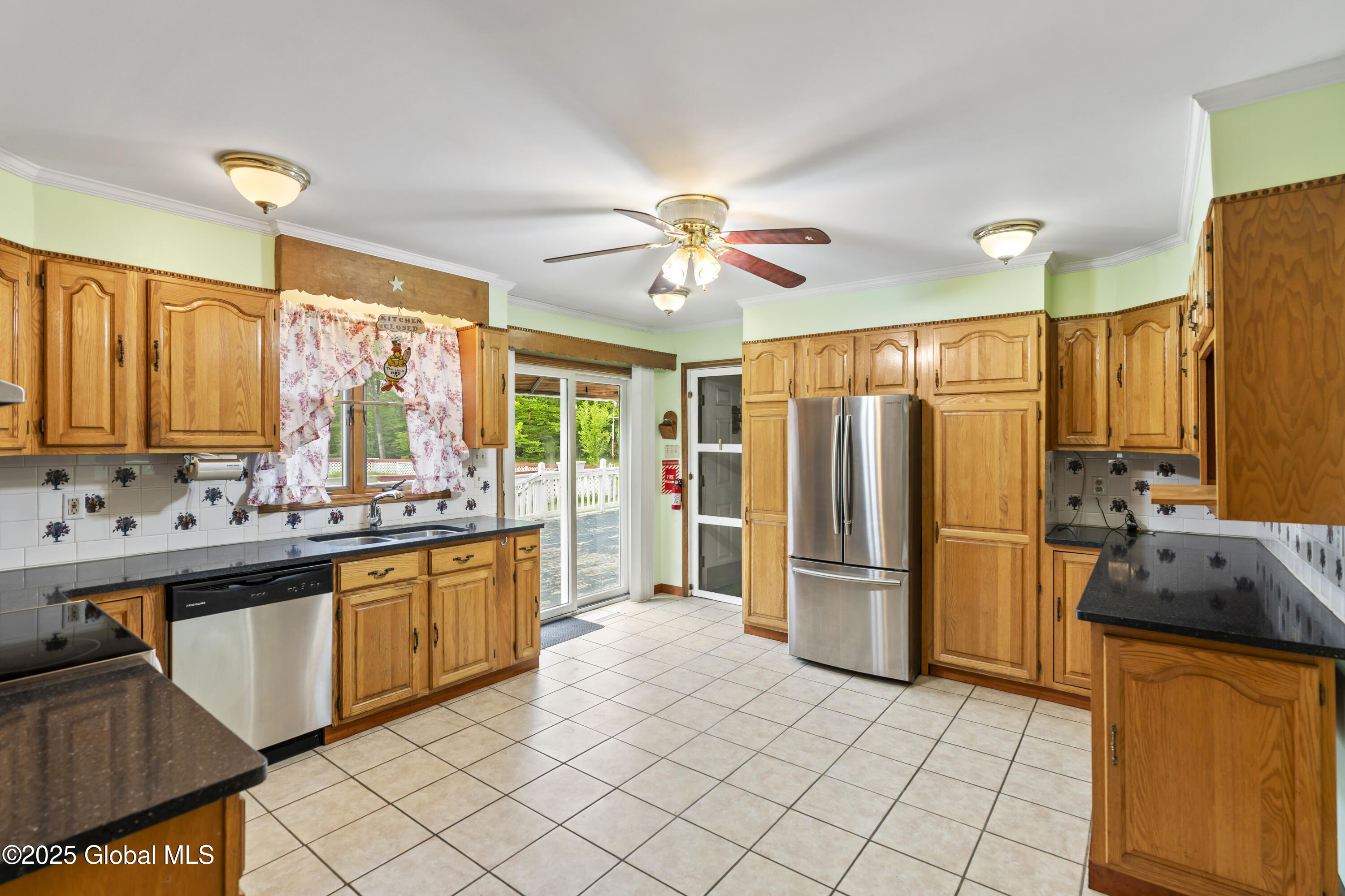 123 Rose Vidot Drive, Amsterdam, New York image 6