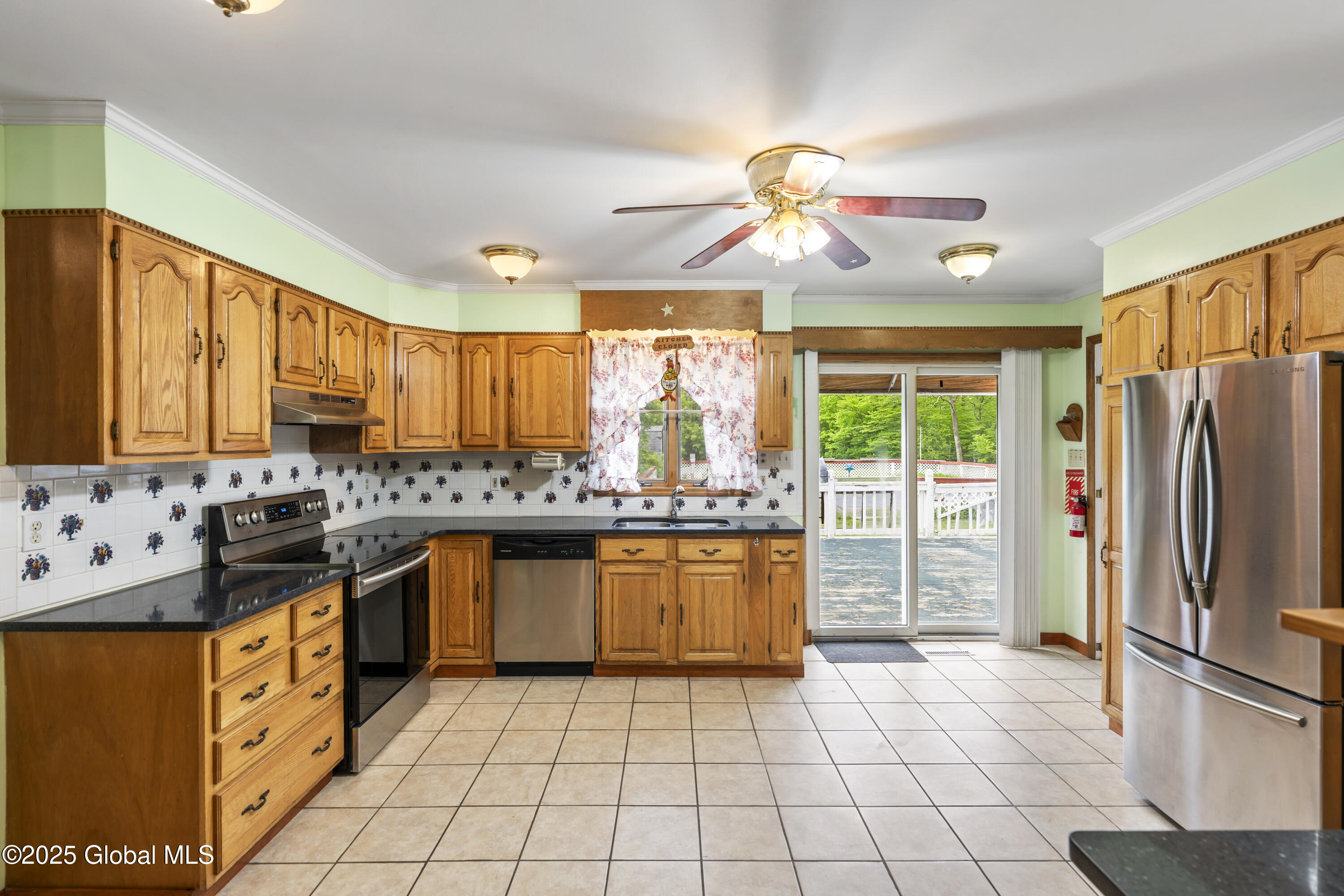 123 Rose Vidot Drive, Amsterdam, New York image 5